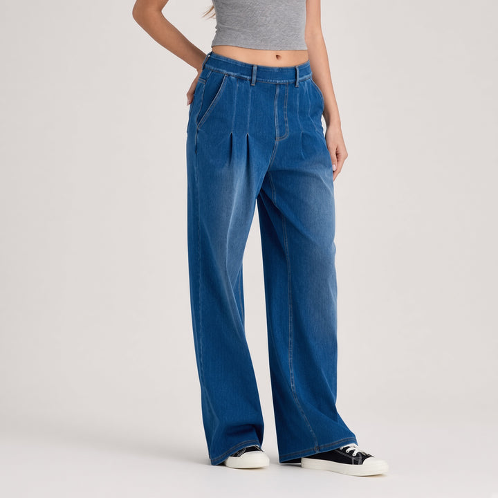 Relaxed Pleated Wide-Leg Jeans