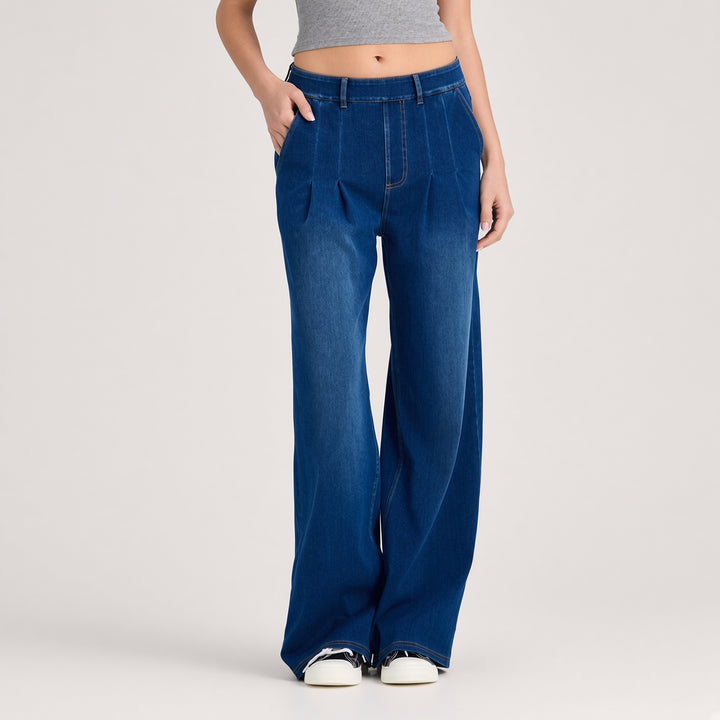 Relaxed Pleated Wide-Leg Jeans